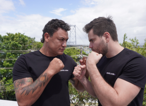 Visionário da inteligência artificial desafia Popó em sua luta de despedida do boxe